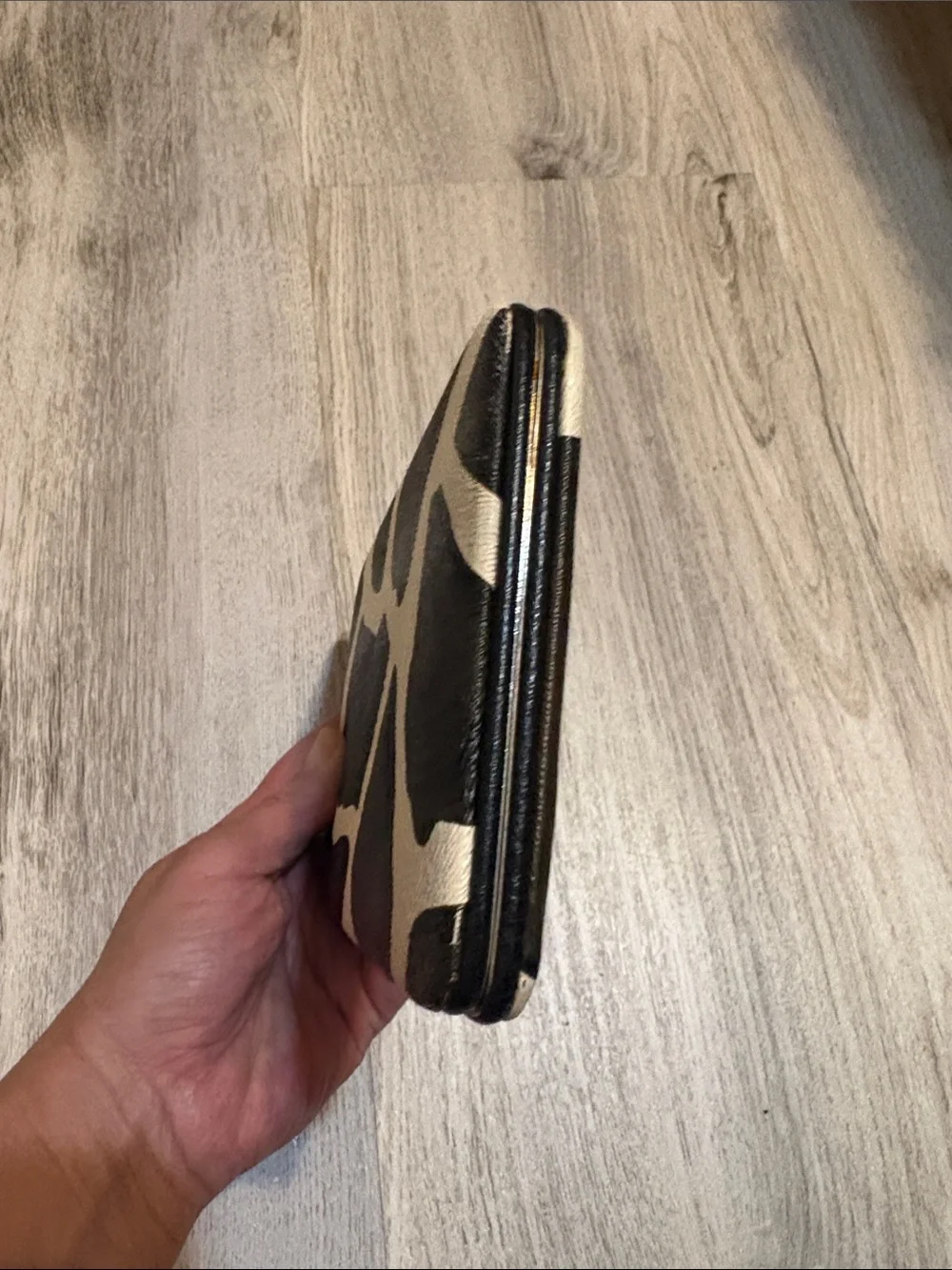 Giraffe-Pattern Leather Card Wallet - Black & Cream